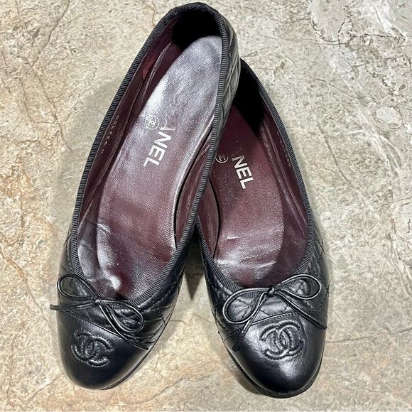 CHANEL CC Logo Classic Timeless Aged Calfskin Ballet Flats - Picture 1 of 6